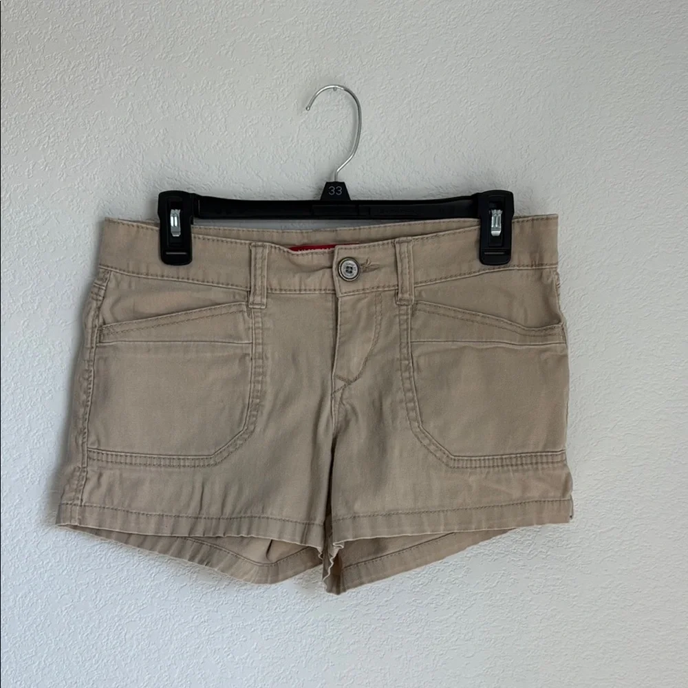 UNIONBAY Tan Cargo Shorts with Classic Design - Picture 1 of 9